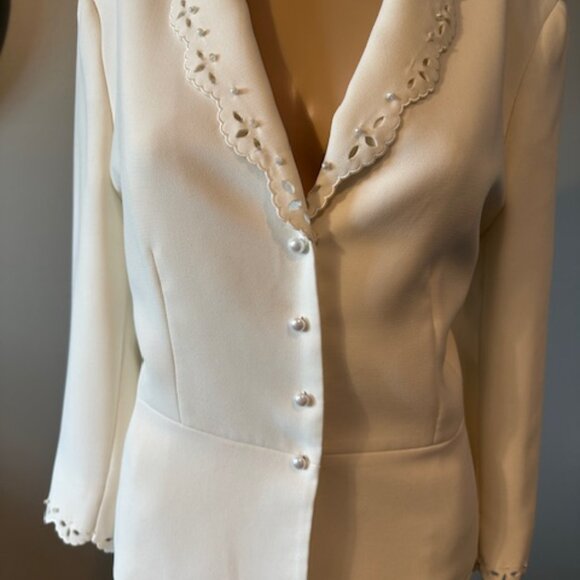 TAHARI CREAM 2PC SKIRT SUIT - Picture 2 of 8
